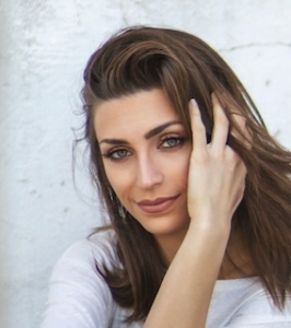 *apostolos-vamvouras--Ezvnpr1sE0-unsplash FREE Woman 320